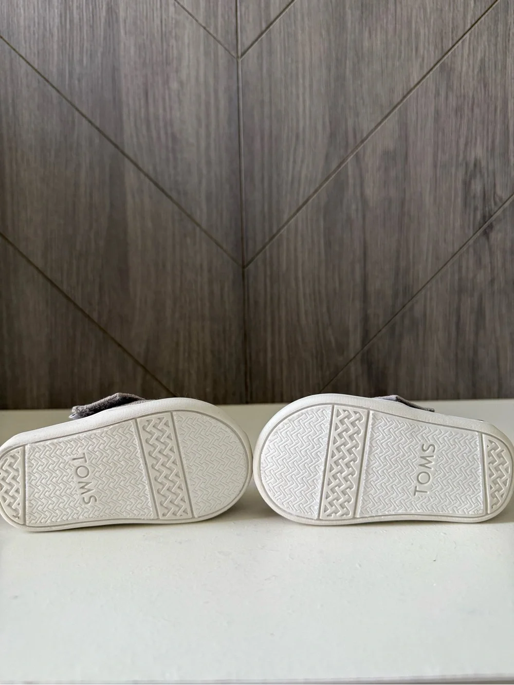 Toms Toddler Hook-and-Loop Canvas Shoes in Light Gray with Brown Trim